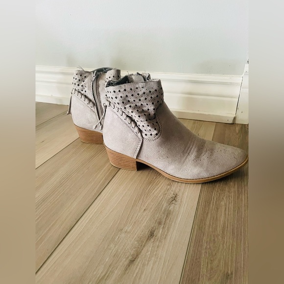 Grey boots - Picture 1 of 4